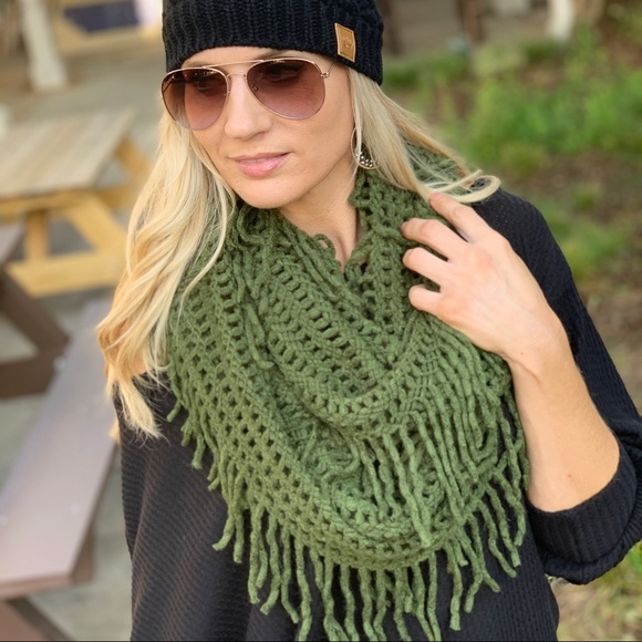 ✨RESTOCKED✨Green Lattice Fringe Infinity Scarf - Picture 4 of 5